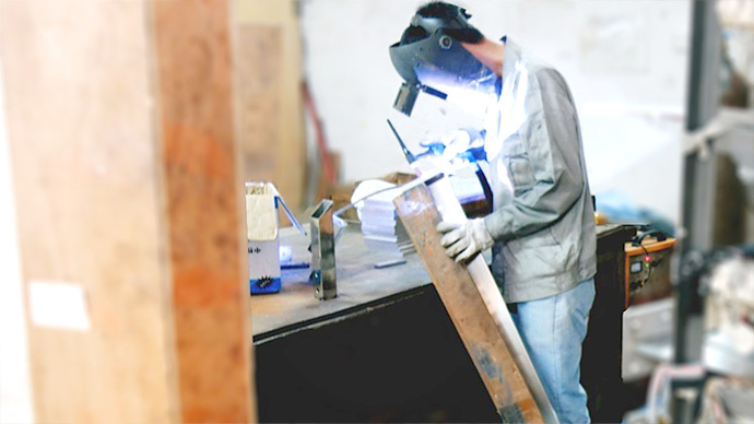 樓梯護(hù)欄生產(chǎn)廠家組裝焊接