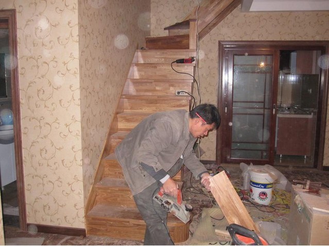 1 樓梯扶手安裝現(xiàn)場圖