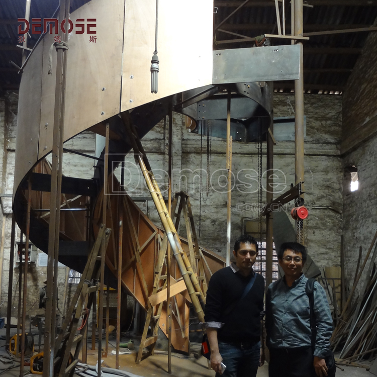 狄姆斯鋼木旋轉(zhuǎn)樓梯試裝工程