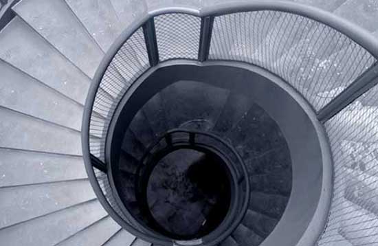 旋轉(zhuǎn)樓梯有哪些特色亮點?選擇哪個廠家定制?