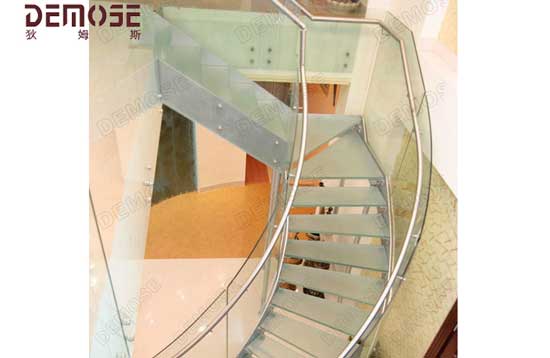 不銹鋼玻璃欄桿扶手多少錢一米?怎么選