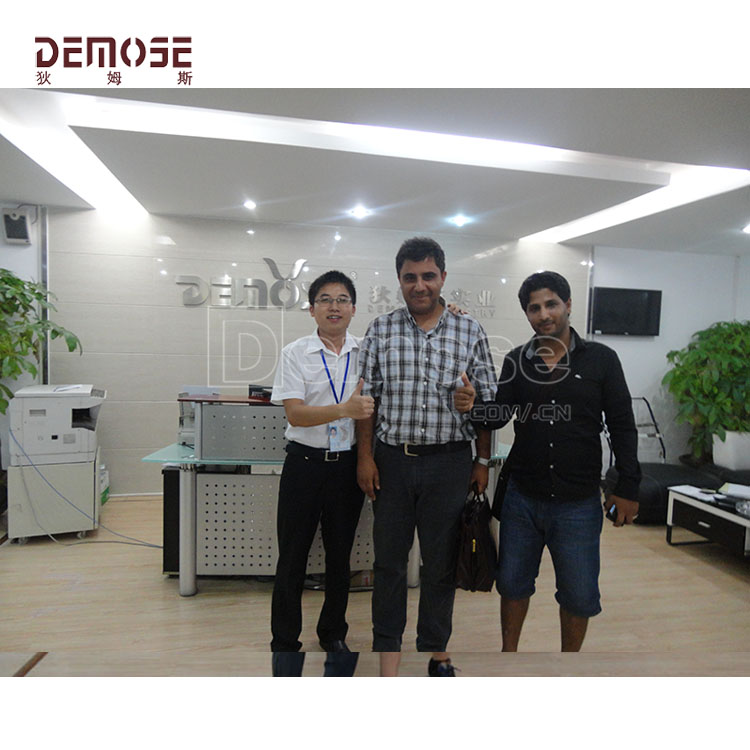 利比亞客戶Hima采購(gòu)1000米不銹鋼拉絲欄桿