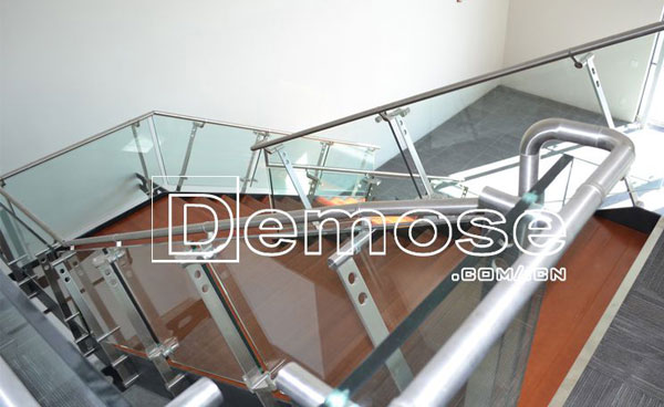 戶內(nèi)不銹鋼樓梯欄桿扶手該如何布局設(shè)計(jì)才大氣？