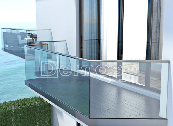 陽臺(tái)玻璃護(hù)欄好還是不銹鋼好？