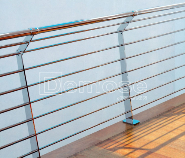 陽(yáng)臺(tái)不銹鋼欄桿 陽(yáng)臺(tái)不銹鋼欄桿