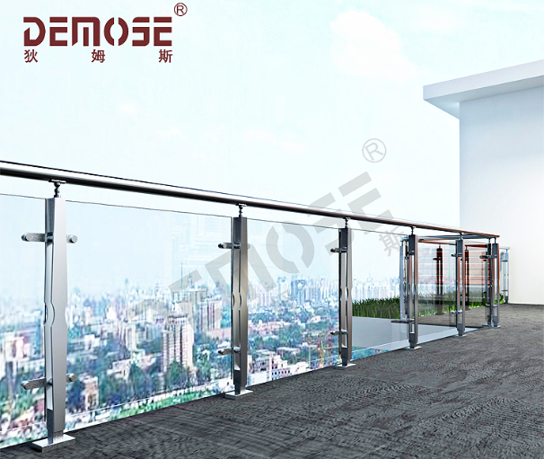 陽臺(tái)玻璃欄桿圖片 陽臺(tái)玻璃欄桿圖片