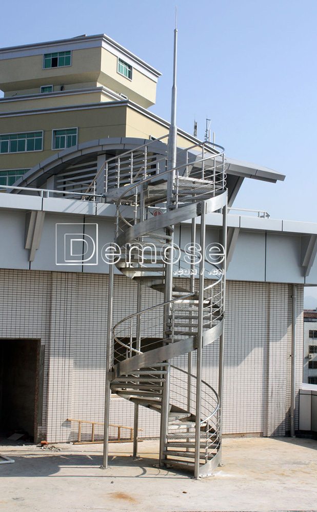 螺旋樓梯設(shè)計指南:尺寸計算與安全美學(xué)平衡